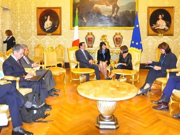Party officials visit Greece, Italy to strengthen ties - ảnh 1
